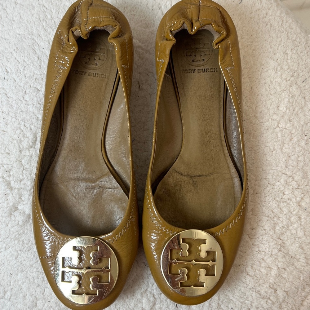 Tory Burch Women's gold Brown Loafers with Gold Logo size 8-8.5. - Picture 4 of 12
